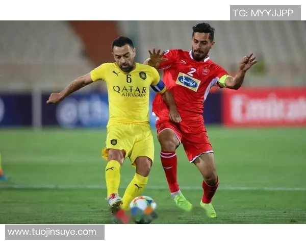 少林足球星爷在人群中穿行，剑指绿茵场再创足球传奇