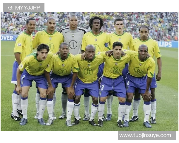 足球球星贴纸装饰墙壁让房间充满运动激情与独特个性魅力